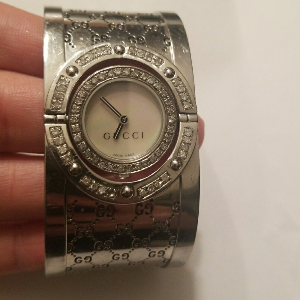 Gucci Ladies Diamond Twirl Watch YA112413 1.80 ct